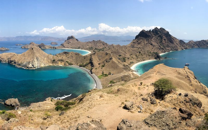 How to kayak in Komodo National Park?